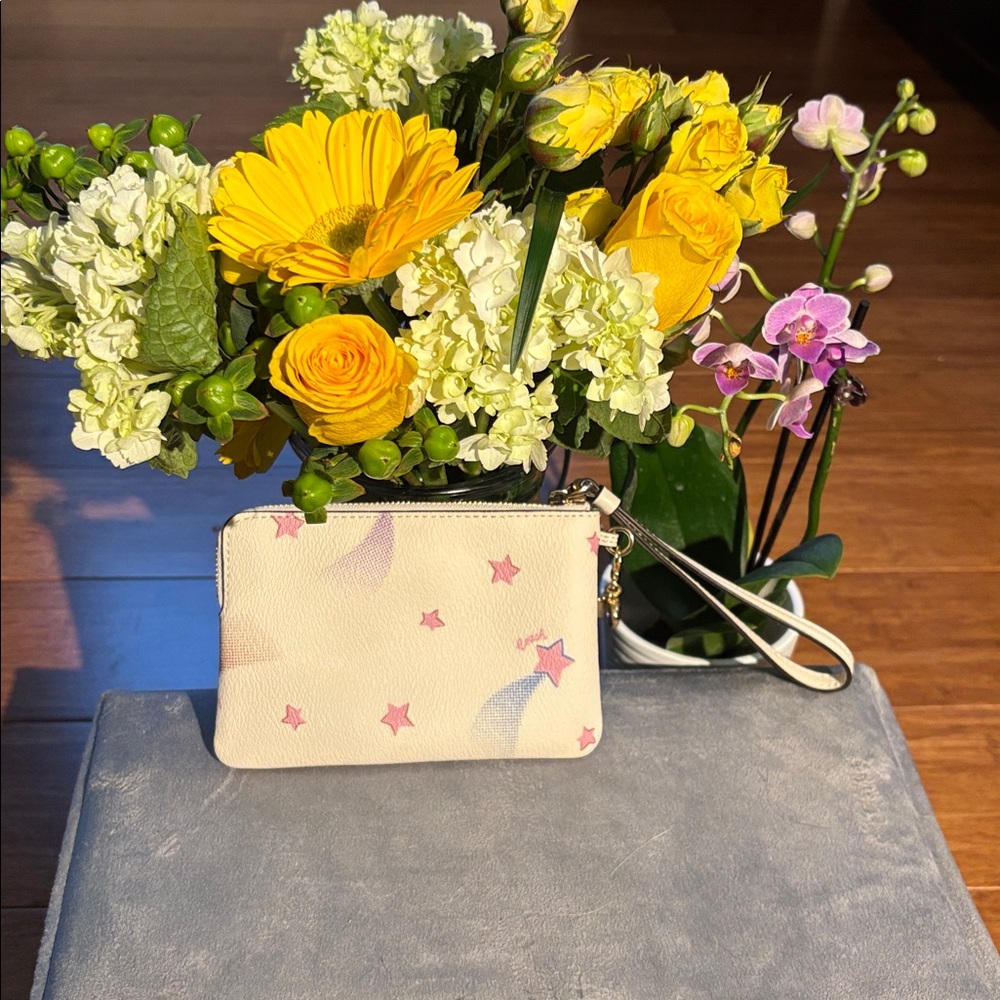 Coach White and Pink Star Key & Card Holder - Picture 2 of 4